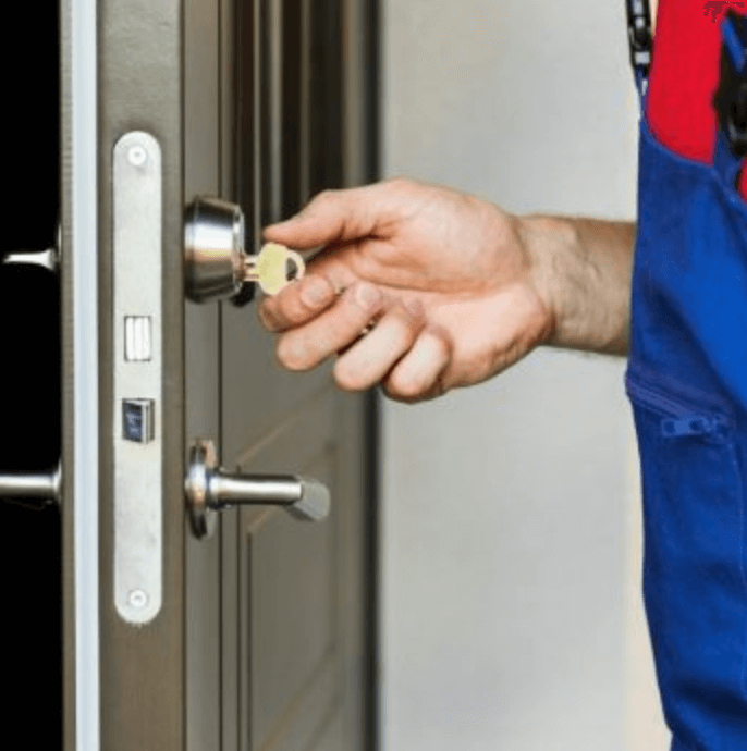 Locksmiths and Hand Protection: 3 Things They Need